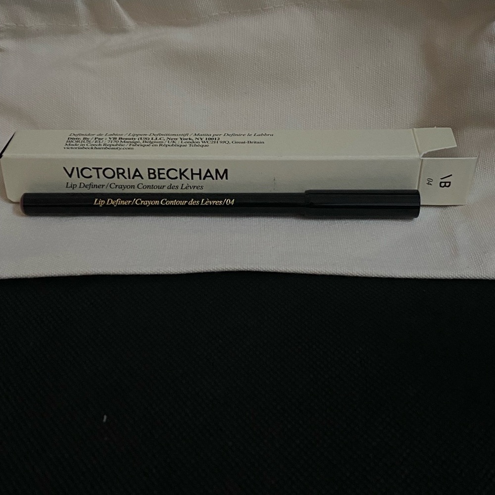 NIB Victoria Beckham Beauty Lip Definer Waterproof Lip Liner in 04